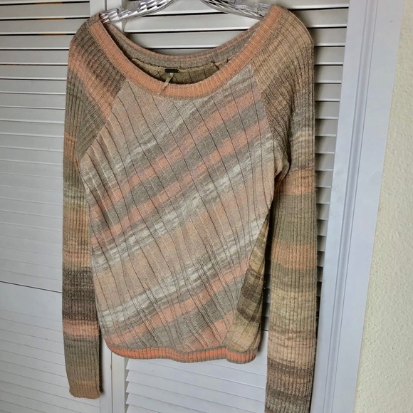 Free People Sweaters - FREE PEOPLE SWEATER/EXCELLENT CONDITION